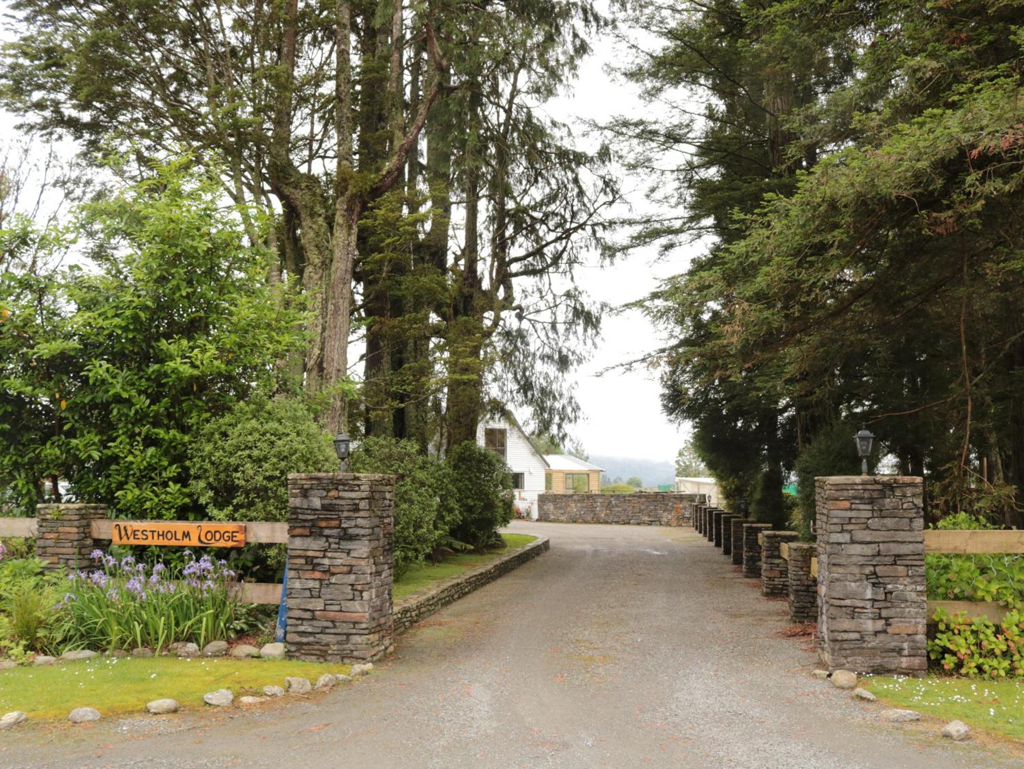 Westholm Lodge Harihari Exterior foto